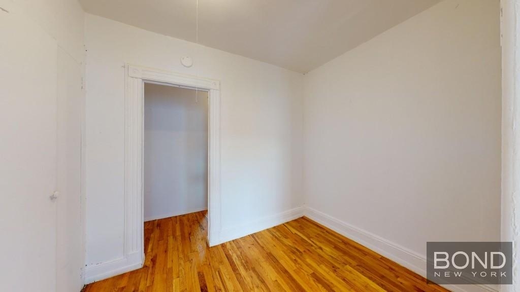 Second Avenue - Photo 2