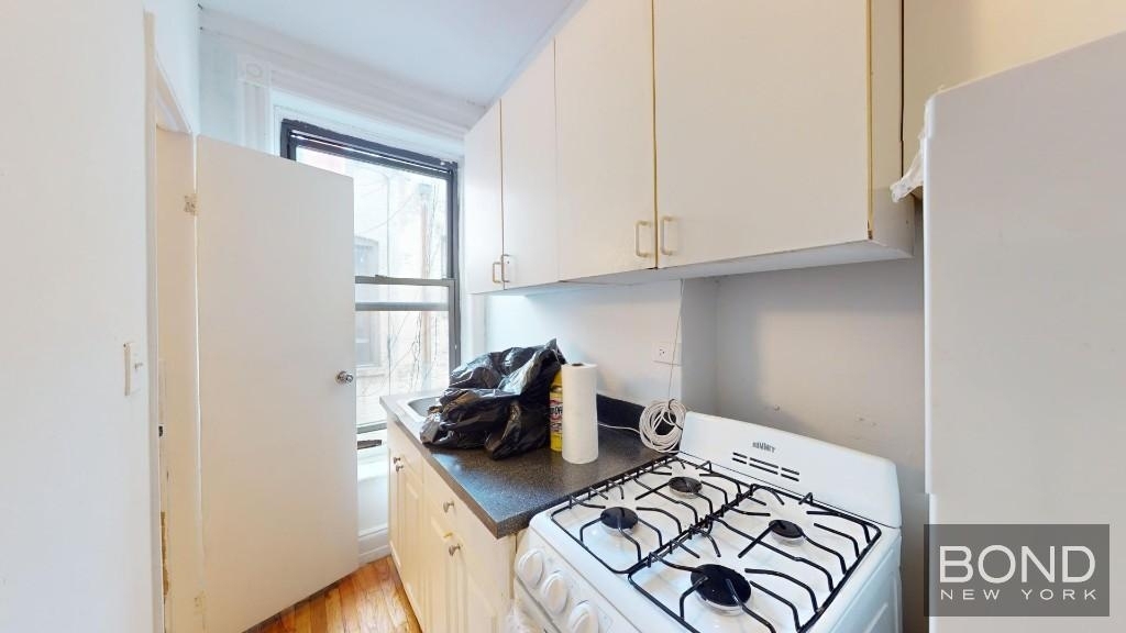Second Avenue - Photo 1