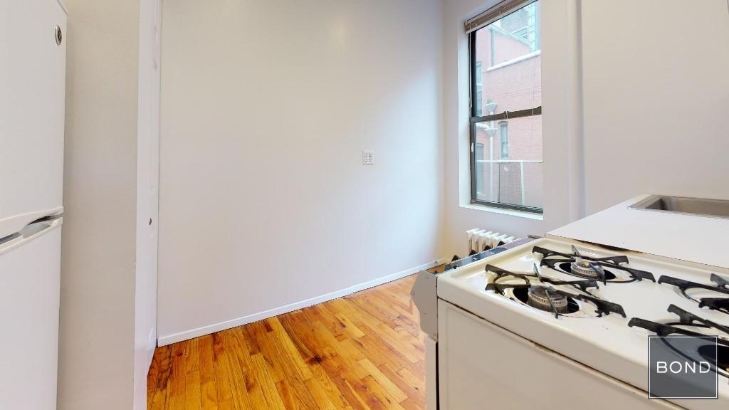 East 73rd Street - Photo 4