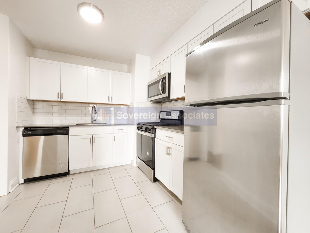 3333 Broadway - Photo 3