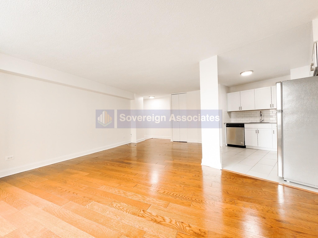 3333 Broadway - Photo 2