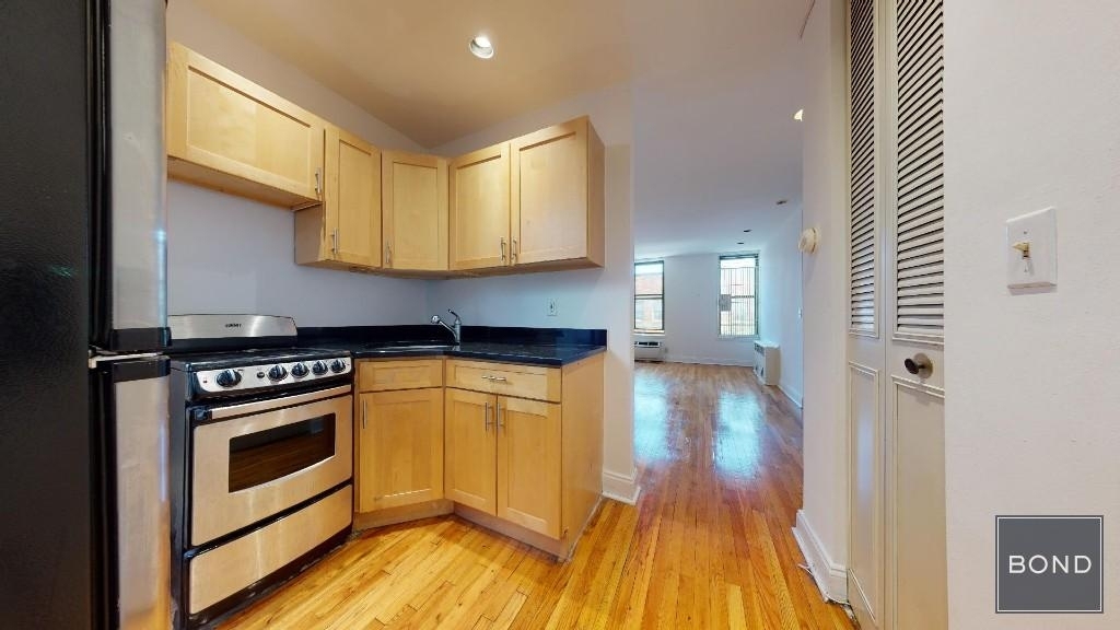 East 93 Street - Photo 2