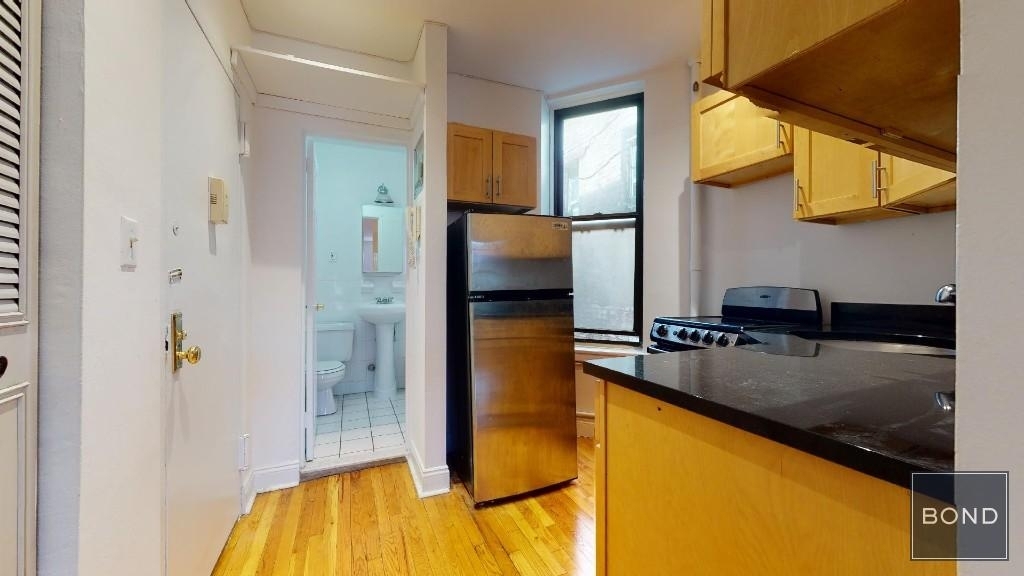 East 93 Street - Photo 3