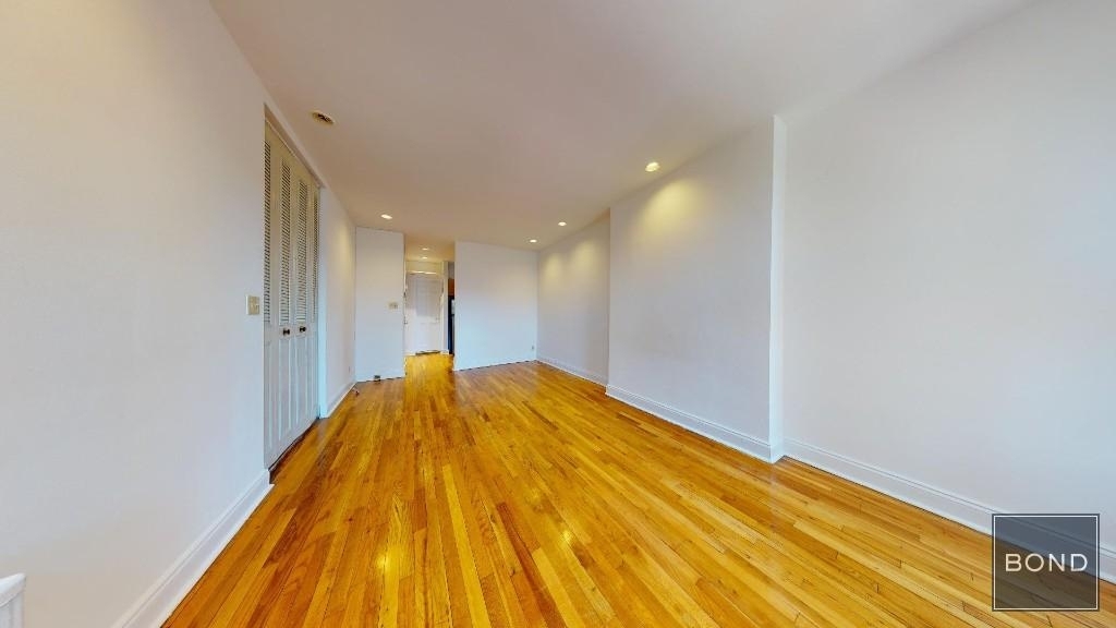 East 93 Street - Photo 1