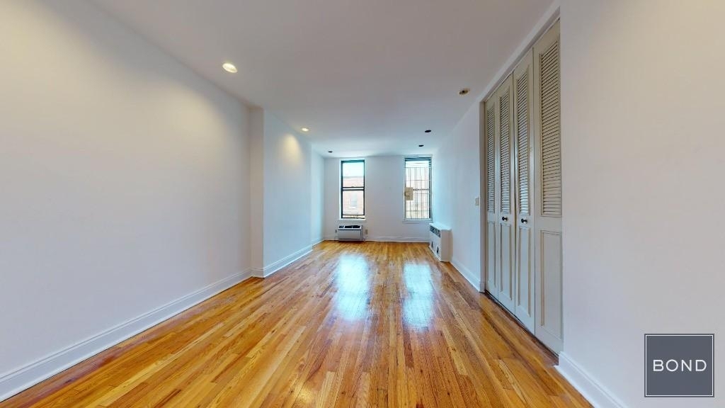 East 93 Street - Photo 0