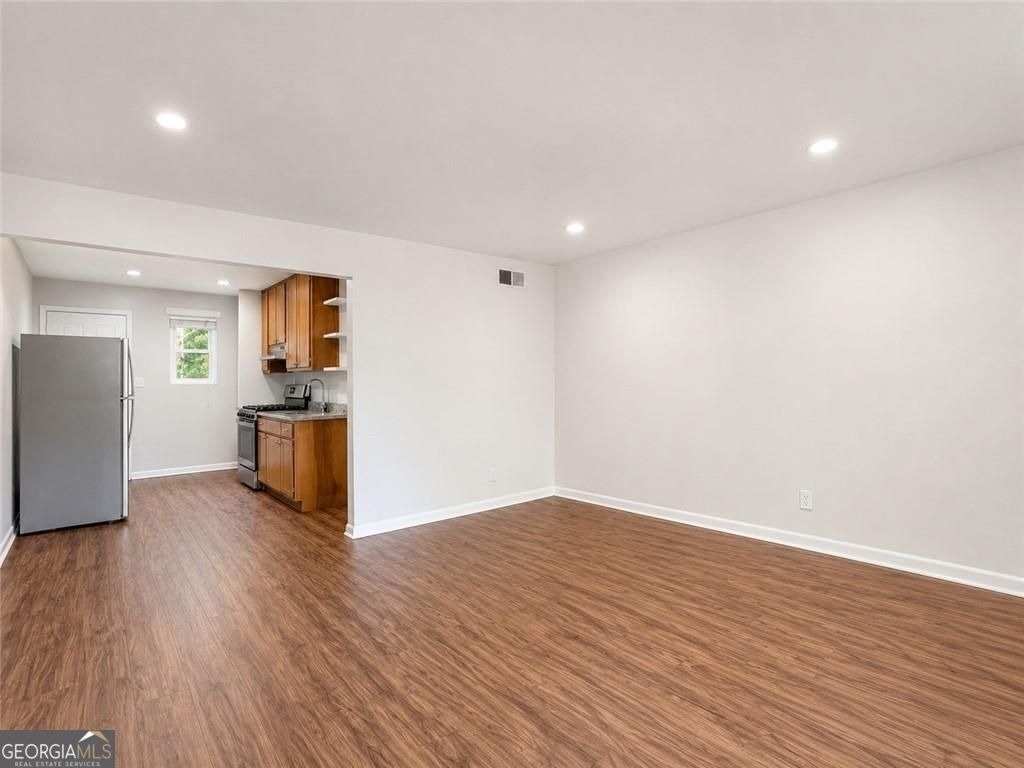3203 E Point Street - Photo 1
