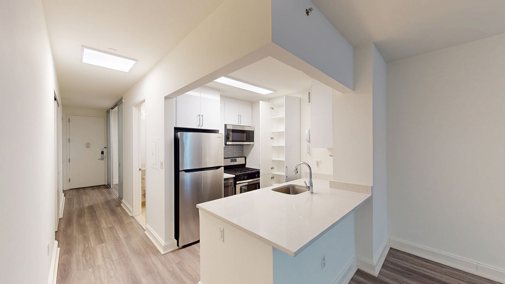 10 Hanover Square - Photo 1