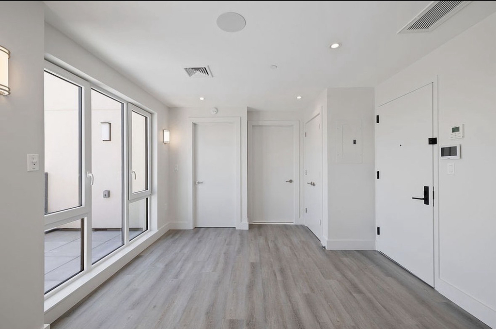2605 Snyder Avenue - Photo 5