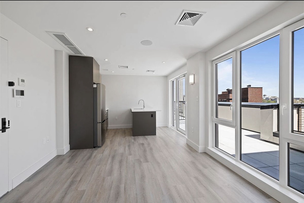 2605 Snyder Avenue - Photo 6