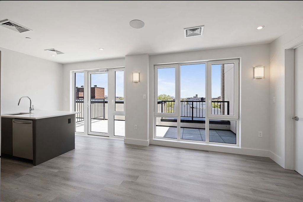 2605 Snyder Avenue - Photo 4