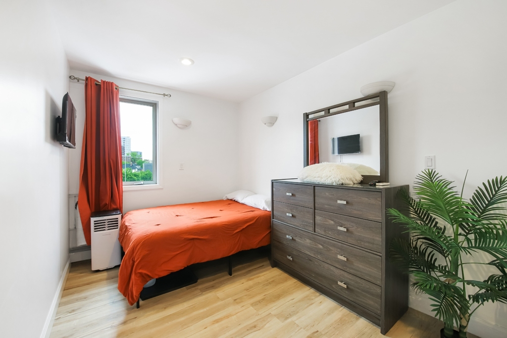 11-55 Welling Court - Photo 9