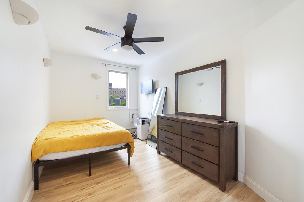 11-55 Welling Court - Photo 7