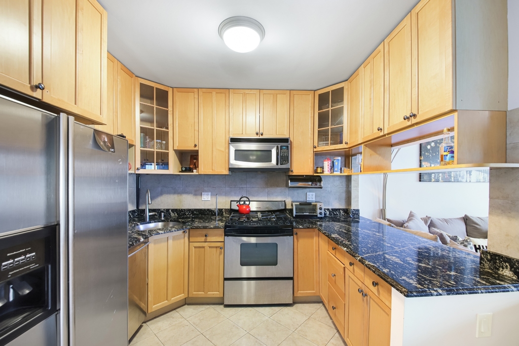 11-55 Welling Court - Photo 3