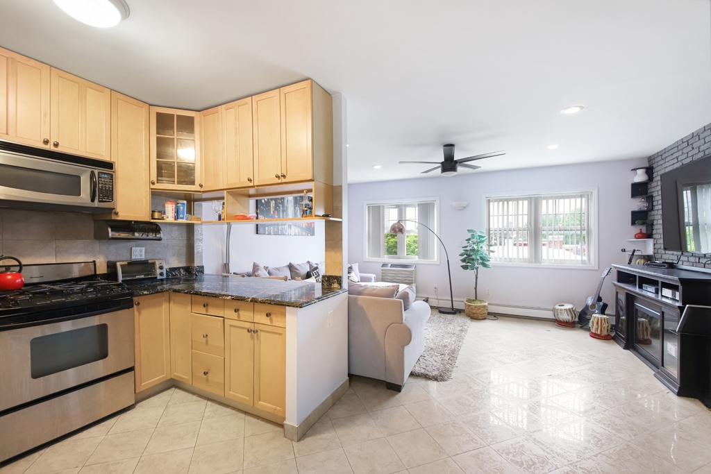 11-55 Welling Court - Photo 2