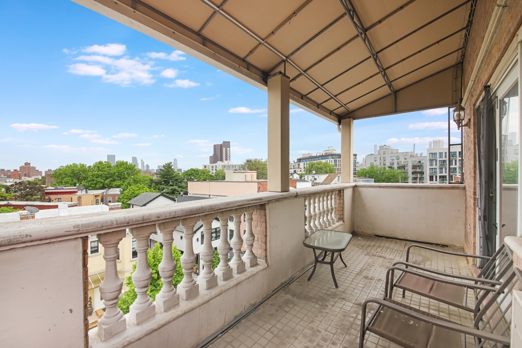 11-55 Welling Court - Photo 5