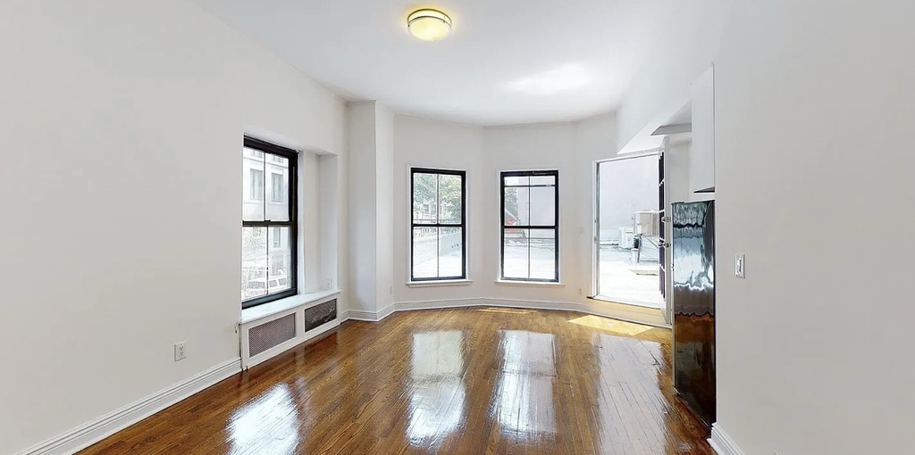 961 Lexington Avenue - Photo 0