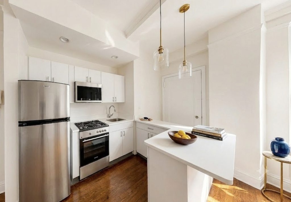  East 46th Street - Photo 1