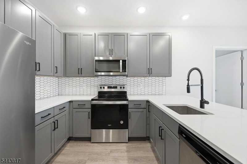 175 Morris St - Photo 4