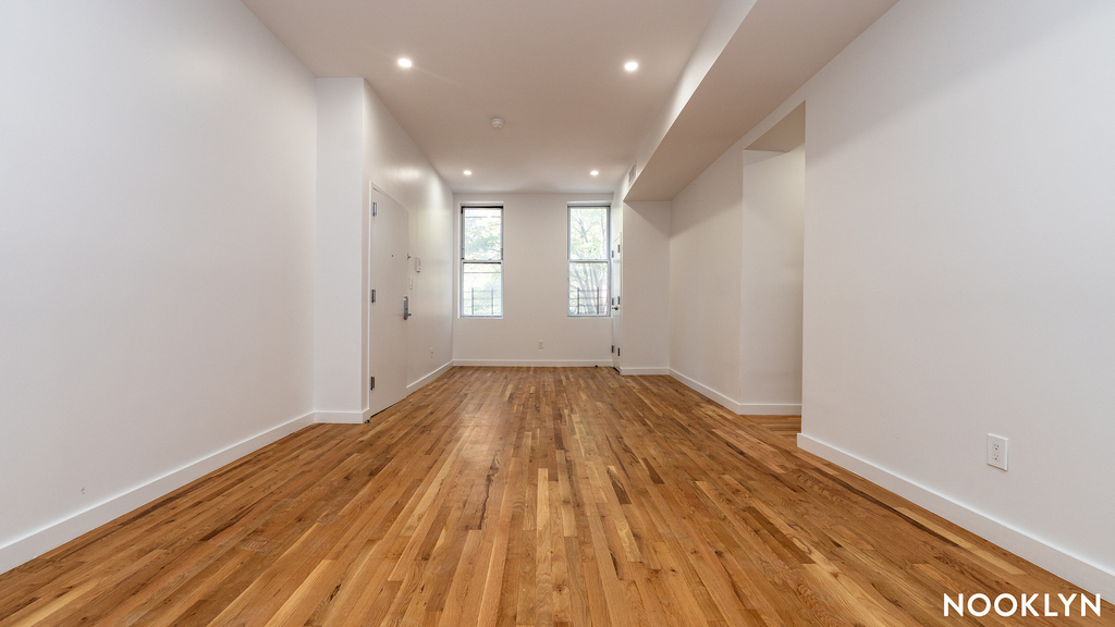 160 Johnson Ave 11206 - Photo 1
