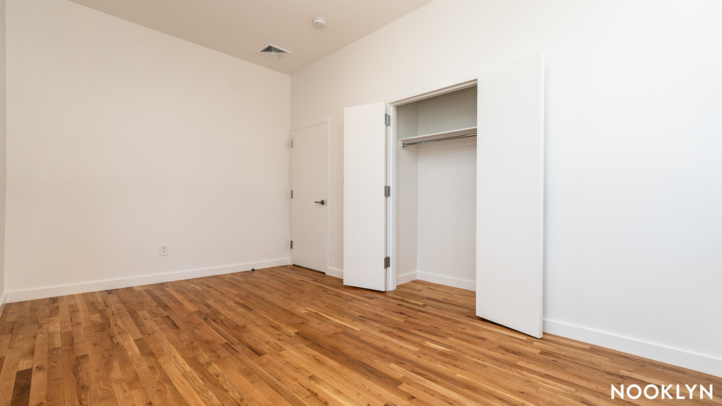 160 Johnson Ave 11206 - Photo 8