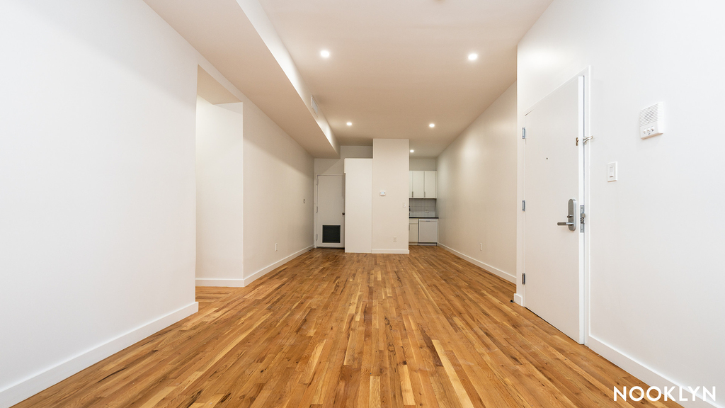 160 Johnson Ave 11206 - Photo 2