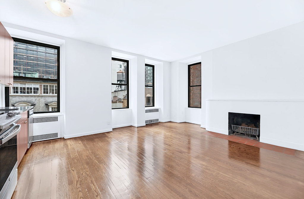 Madison Avenue - Photo 0