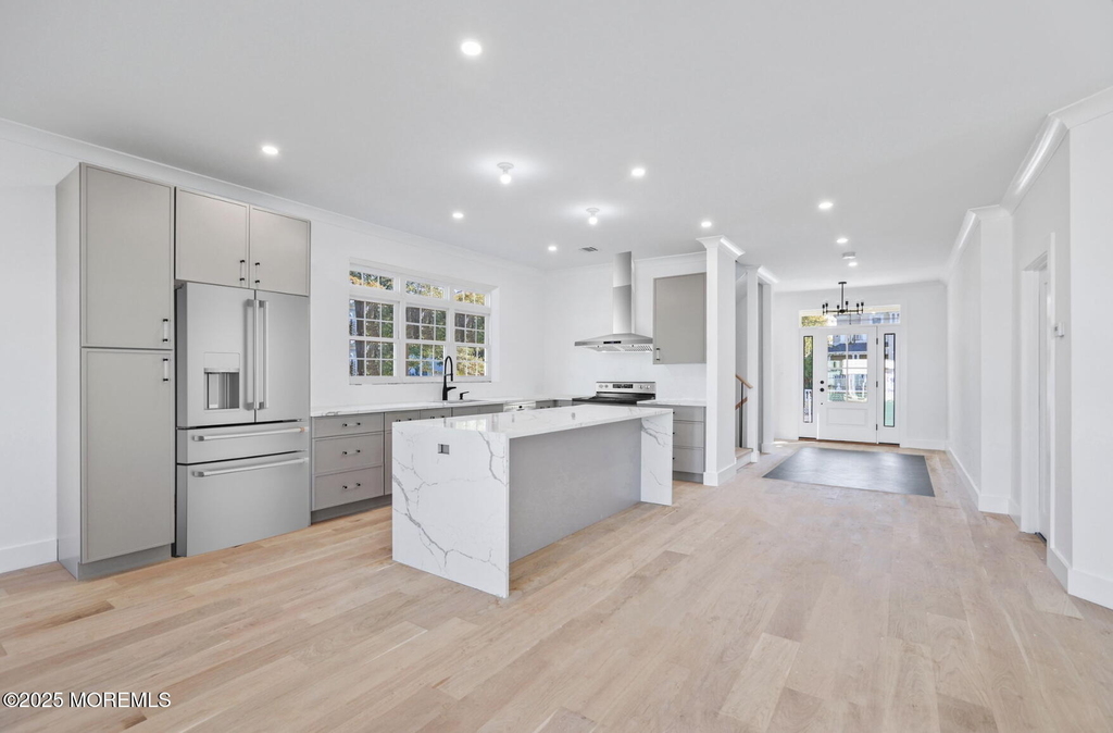 169 Chelsea Avenue - Photo 2
