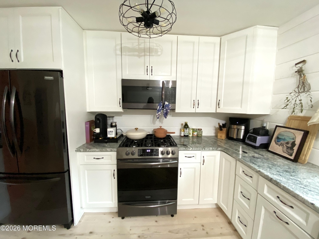 1641 Elm Avenue - Photo 2
