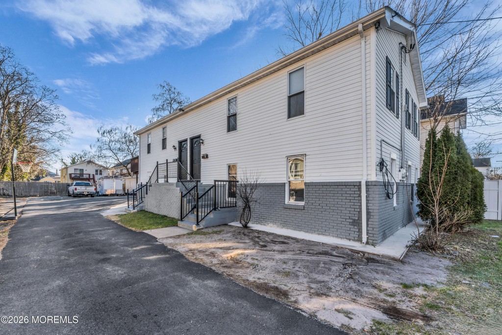 148 Dewitt Avenue - Photo 0