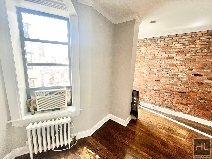 East 13th Street - Photo 5