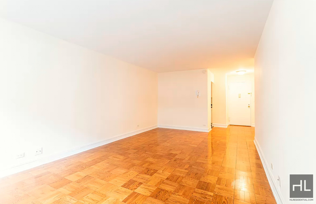 8th Avenue - Photo 2