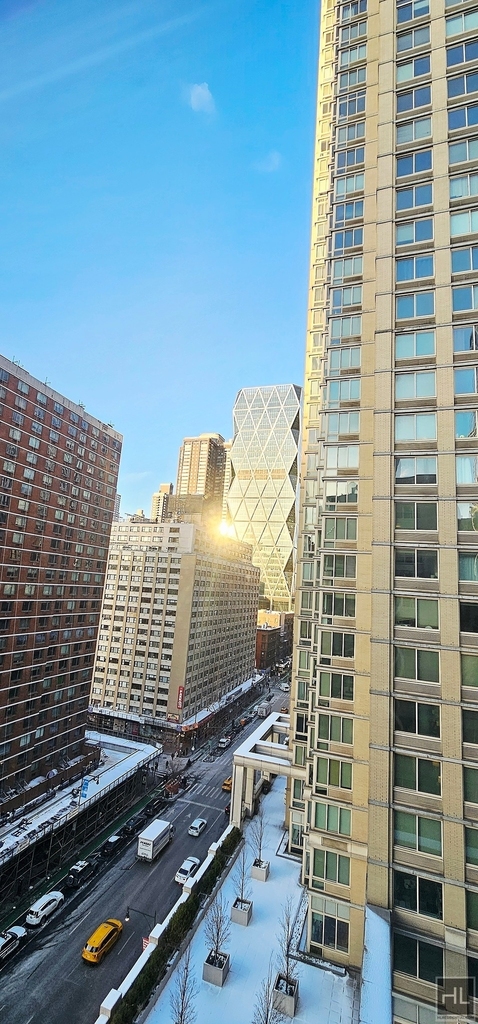 8th Avenue - Photo 9