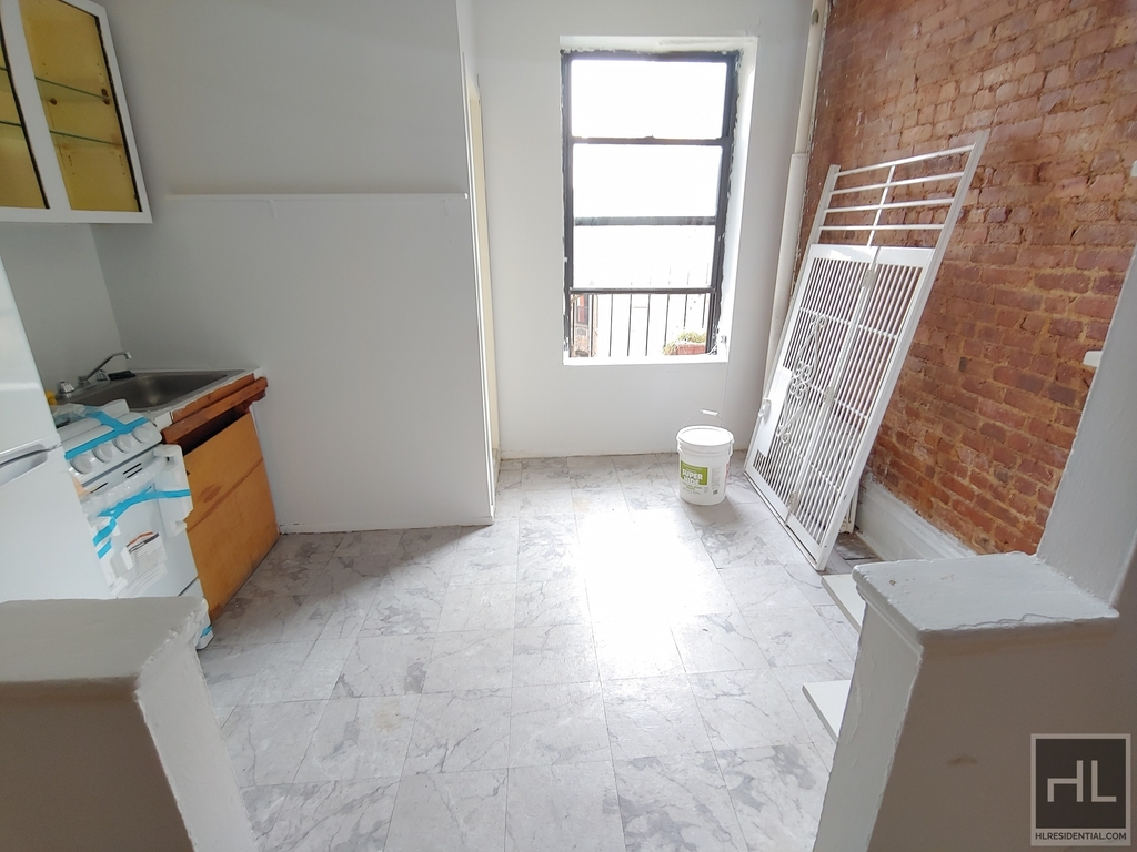 East 89 Street - Photo 4