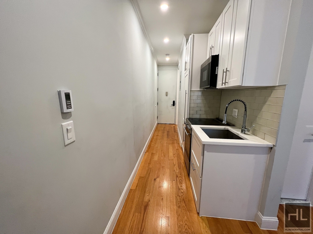 East 80th Street - Photo 1
