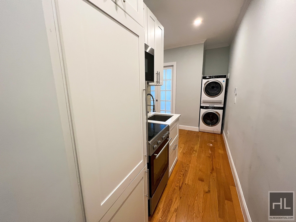 East 80th Street - Photo 2