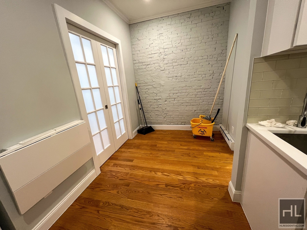 East 80th Street - Photo 3