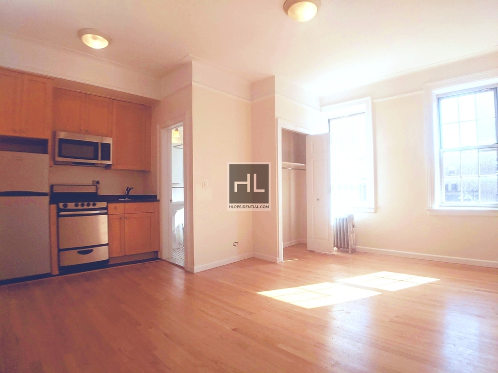 West 13 Street - Photo 2