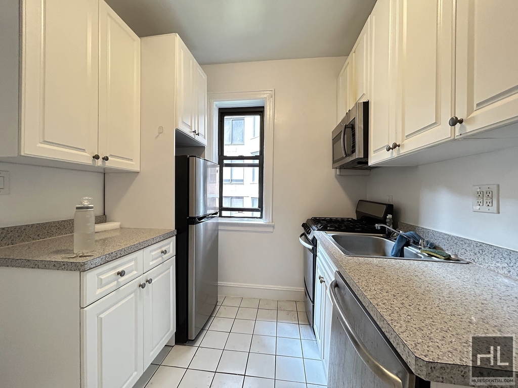East 38 Street - Photo 2