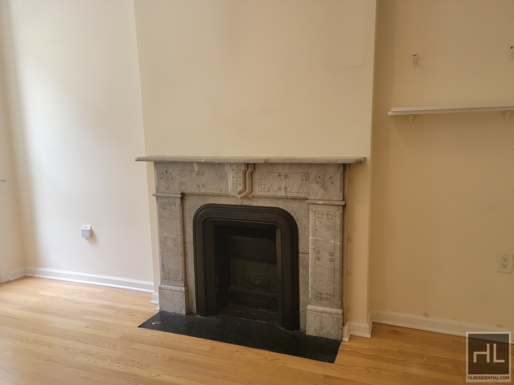 East 89 Street - Photo 0