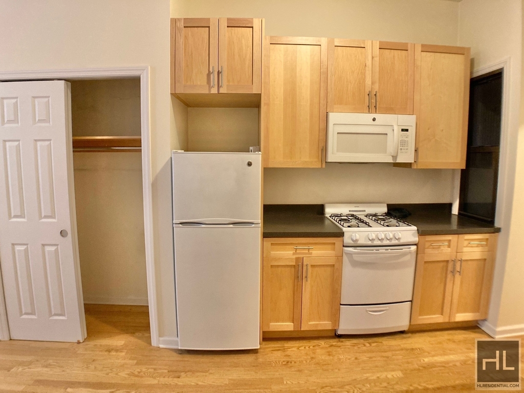 East 89 Street - Photo 2