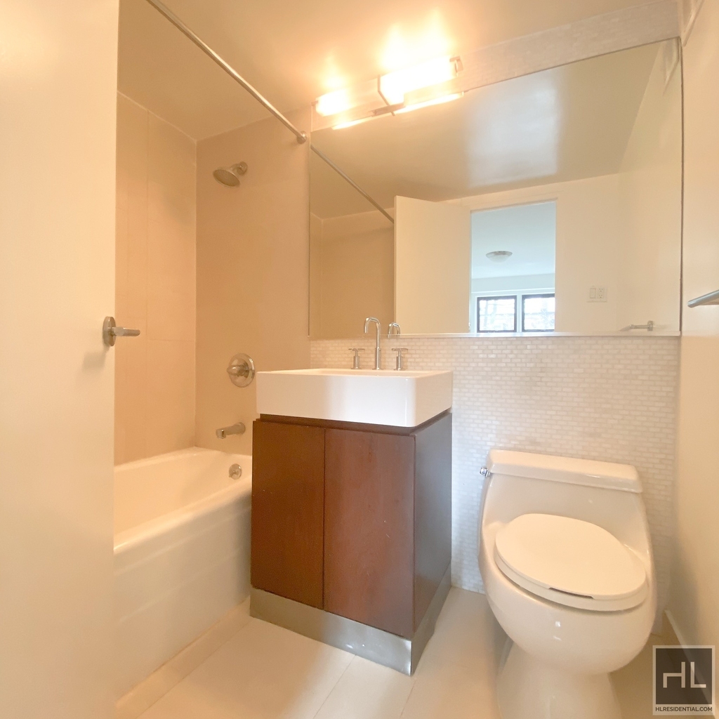 East 63 Street - Photo 2