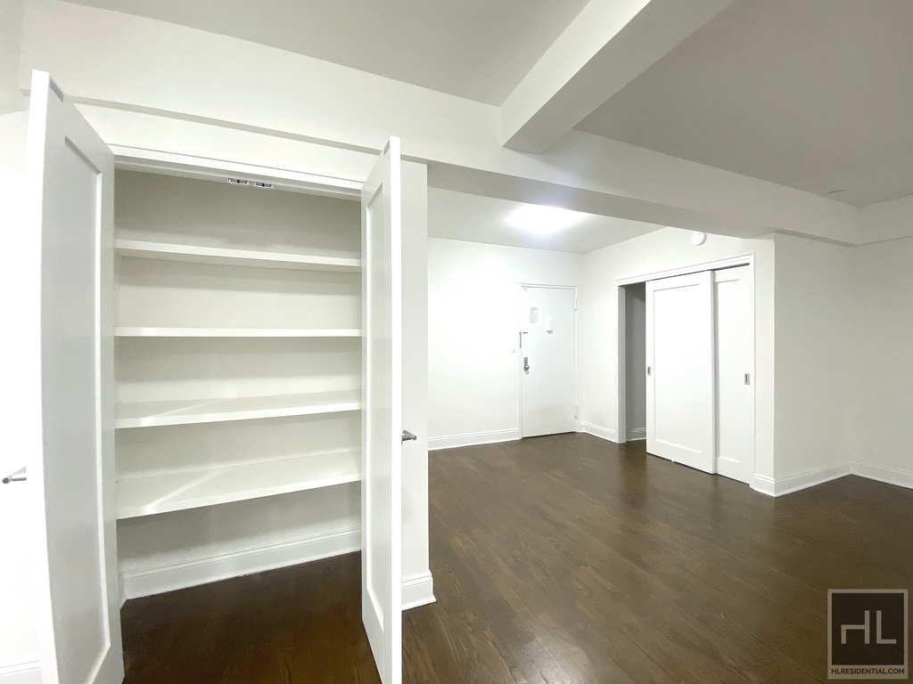 East 69 Street - Photo 3