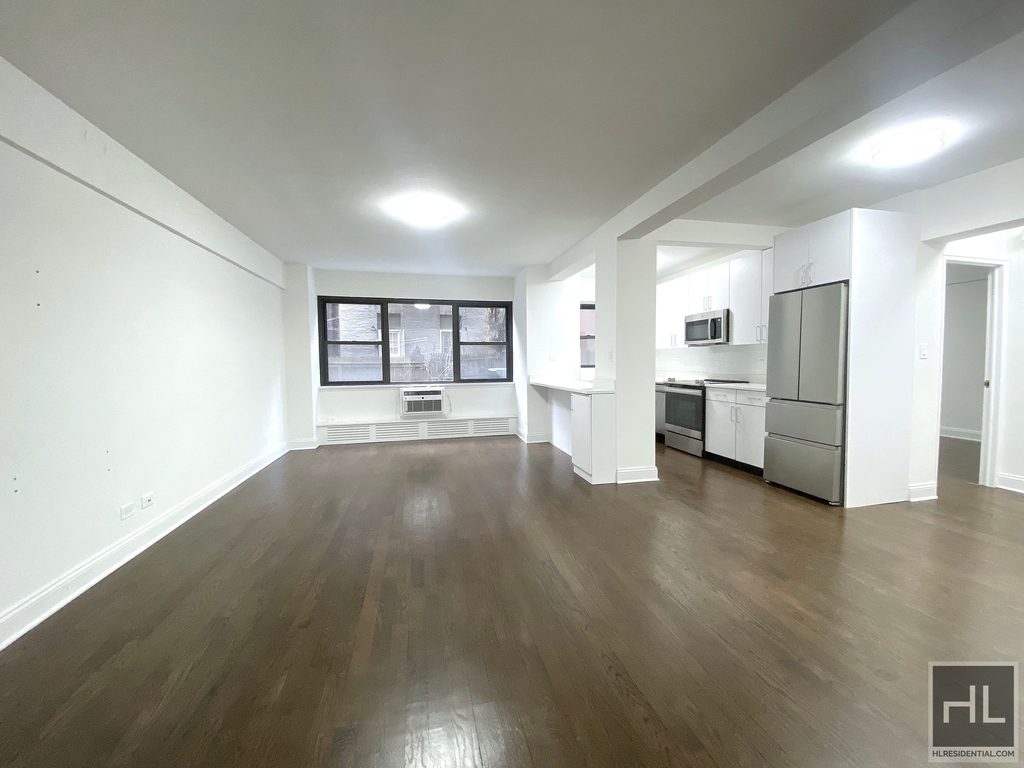 East 69 Street - Photo 2
