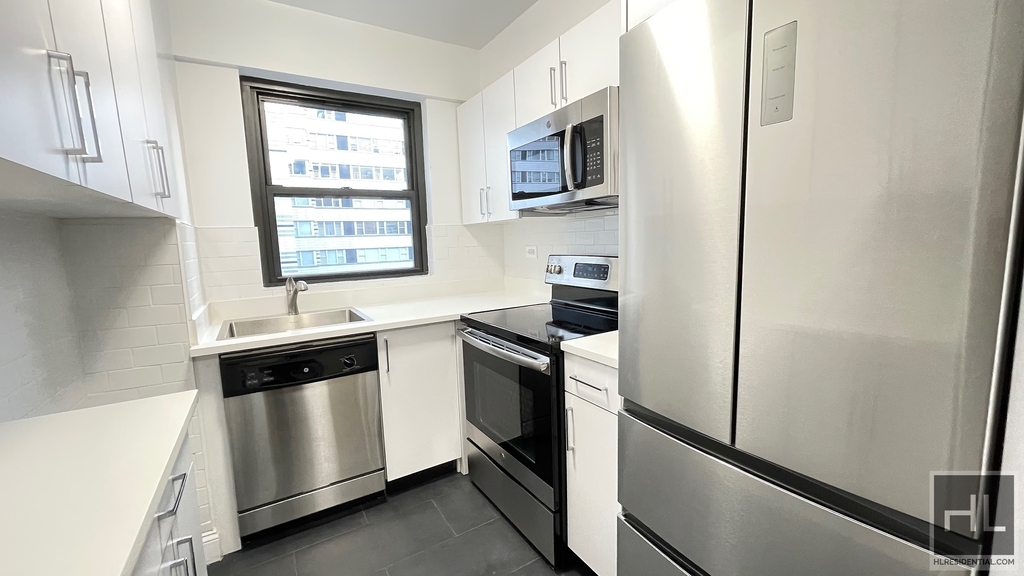 East 69 Street - Photo 1