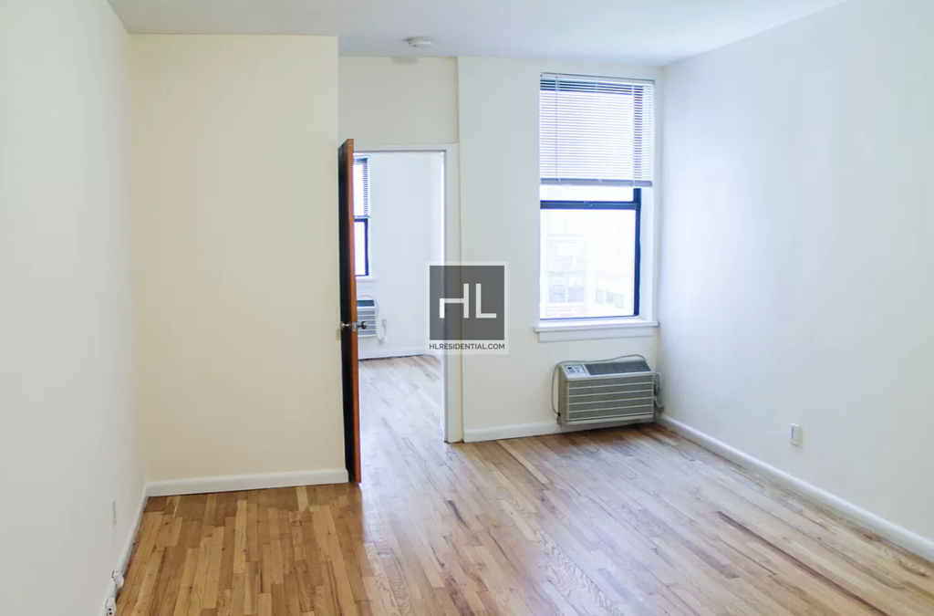 East 76 Street - Photo 2