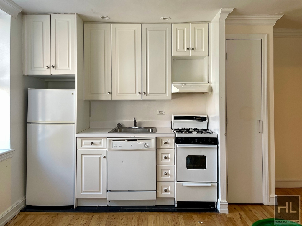 East 36th Street - Photo 2
