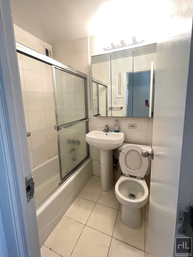 East 36th Street - Photo 4