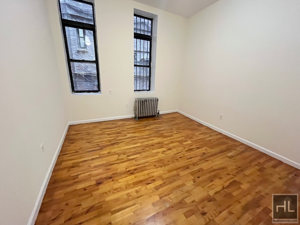 2 Avenue - Photo 1