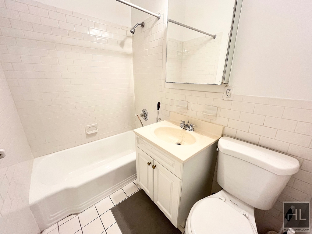 2 Avenue - Photo 2