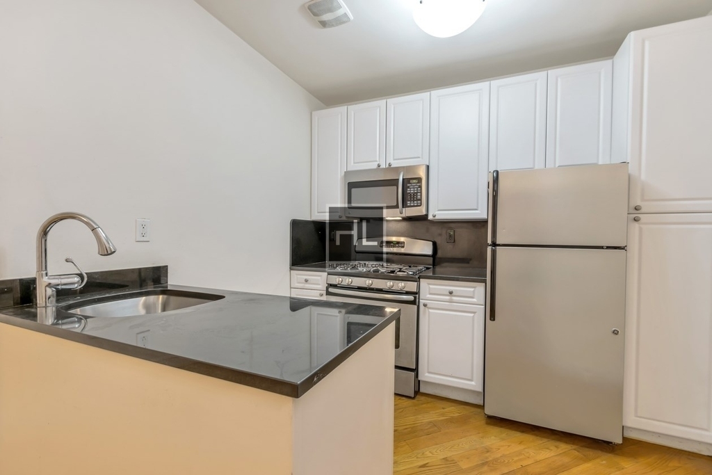 East 70 Street - Photo 2